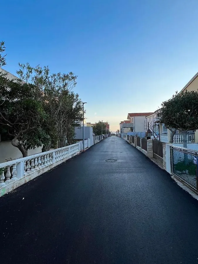Apartment Mona Vir