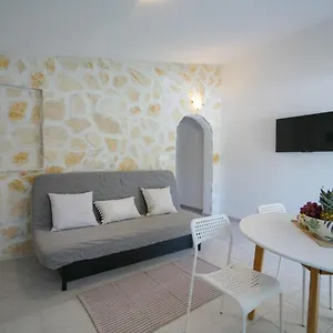 Summerhouse Vir